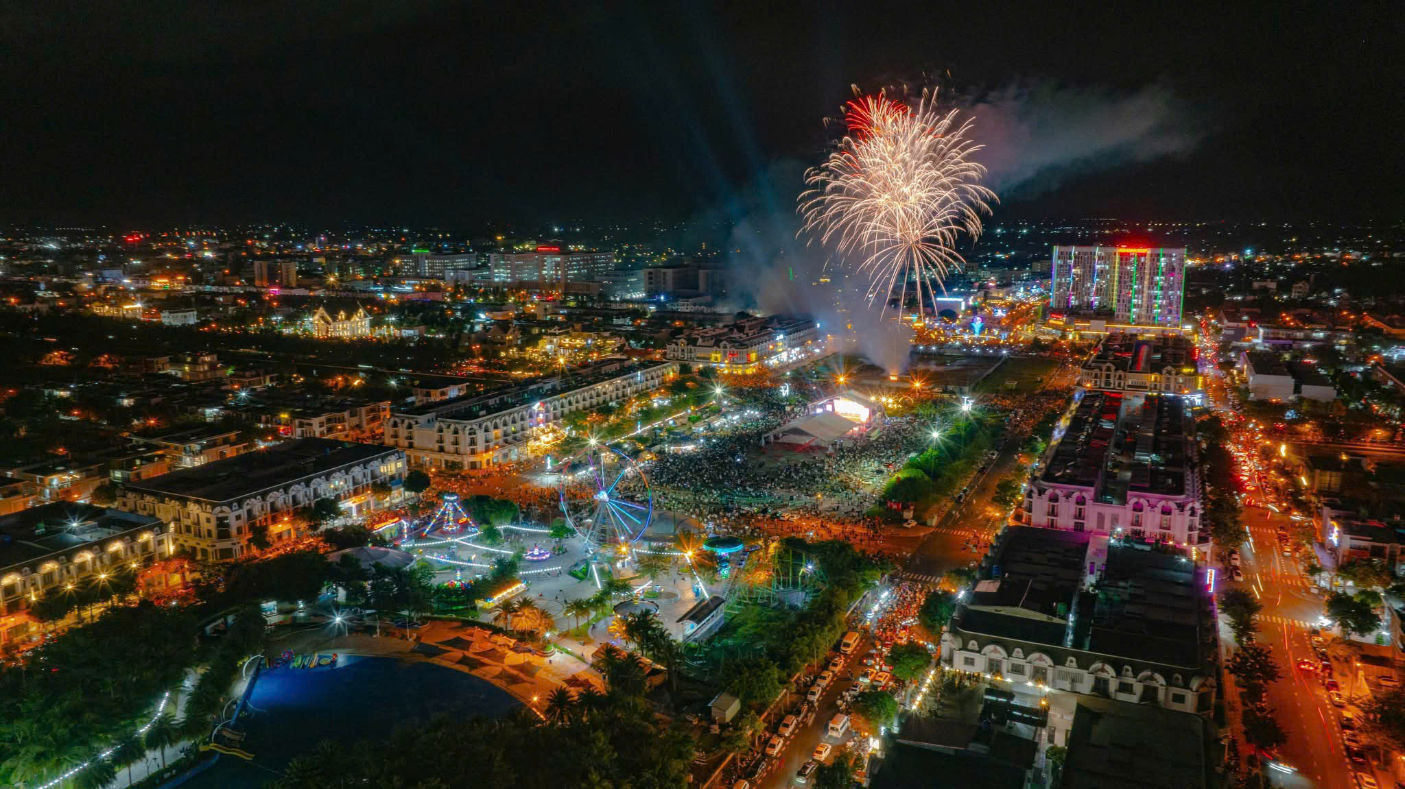 Màn Bắn Pháo Hoa Lung Linh Tại Đô Thị Phú Cường Kiên Giang